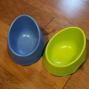 Water and food bowls (dog or cat)